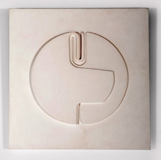 <strong>Eduardo Ramírez Villamizar</strong>, <em>Modelo para escultura</em>, Pre-colombian coin relieve sobre madera,
41 x 41 cm.,
1962