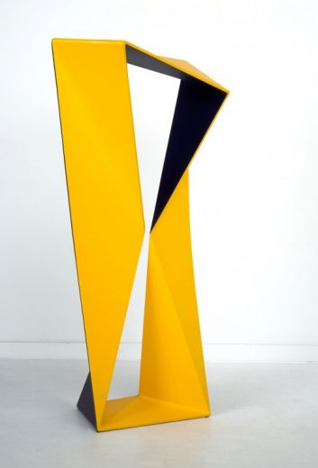 William Barbosa (1955)
Untitled, Polychrome aluminum, 63.78 x 33.47 x 22.84 in. (162 x 85 x 58 cm)
2015